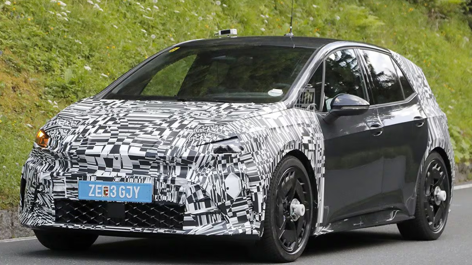 Σε δοκιμές στο δρόμο το ανανεωμένο CUPRA Born 